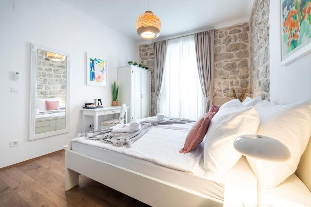 Flora-Heartbeat Old City Three Bedrooms Apartment 杜布罗夫尼克 外观 照片