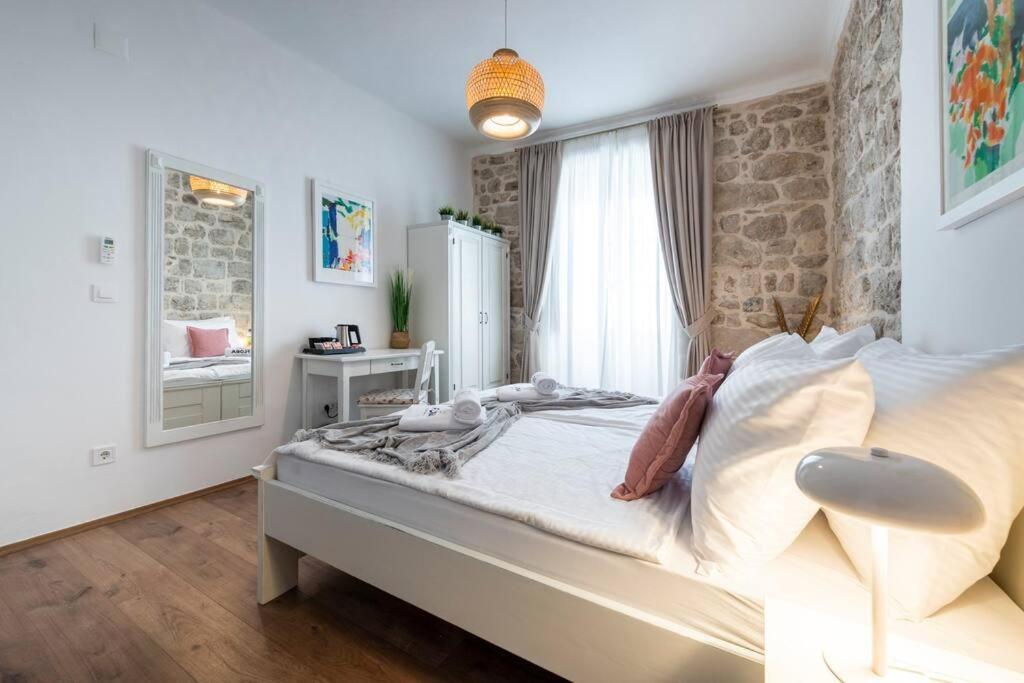 Flora-Heartbeat Old City Three Bedrooms Apartment 杜布罗夫尼克 外观 照片