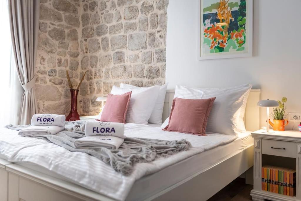Flora-Heartbeat Old City Three Bedrooms Apartment 杜布罗夫尼克 外观 照片
