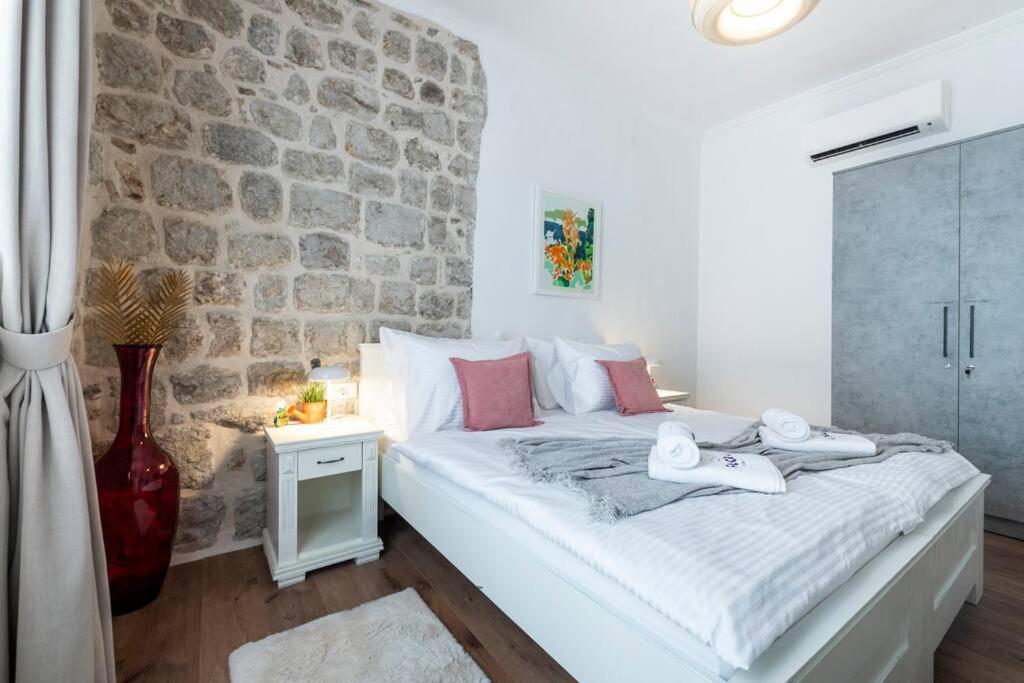 Flora-Heartbeat Old City Three Bedrooms Apartment 杜布罗夫尼克 外观 照片