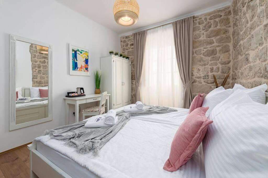 Flora-Heartbeat Old City Three Bedrooms Apartment 杜布罗夫尼克 外观 照片